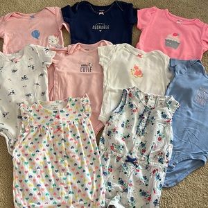 Lot of 9 Carter’s onesies size 12 months